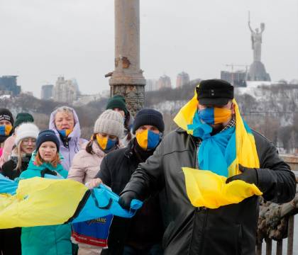 Llega a Kiev la primera partida de 90 toneladas de armamento de EEUU