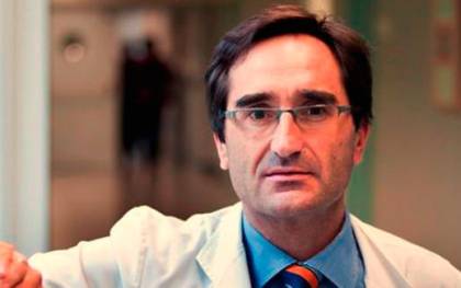 El doctor Benedicto Crespo Facorro imparte una conferencia en el Instituto de Biomedicina de Sevilla.