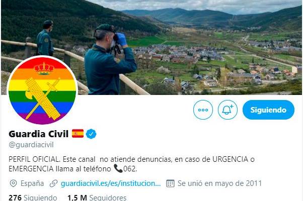 Abogados Cristianos se querella por el escudo de Guardia Civil con la bandera arcoíris