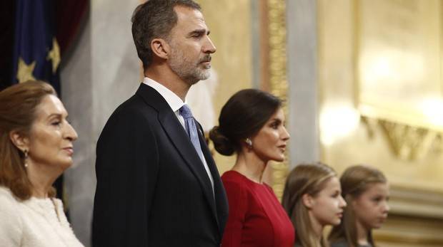 Pastor llama a todos los españoles a renovar el «Gran Pacto Constitucional»