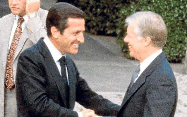 Adolfo Suárez saluda a Jimmy Carter. / EFE