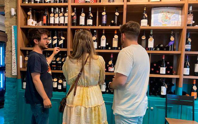 Lama La uva, la tienda de vinos de Sevilla