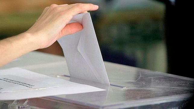La Junta Electoral valida el uso de papel blanco reciclado en las papeletas al Congreso