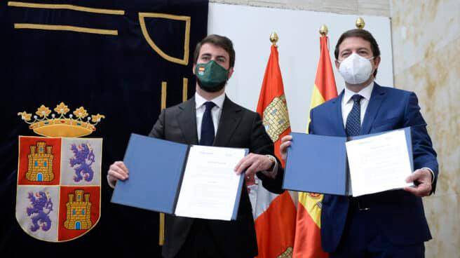 Gallardo y Mañueco muestran el pacto de gobierno en Valladolid. EFE