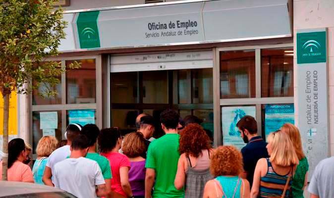 Andalucía cierra 2021 con 183.796 parados menos 