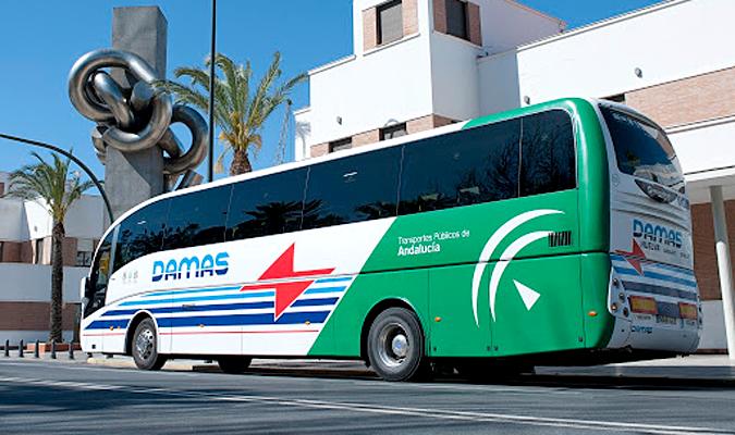 Un autobús de Damas por Huelva. / El Correo