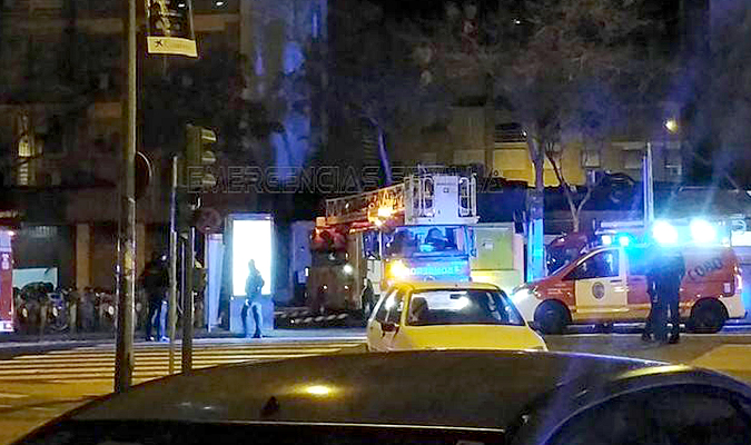 Imagen de los vehículos de Bomberos en la zona. / Emergencias Sevilla