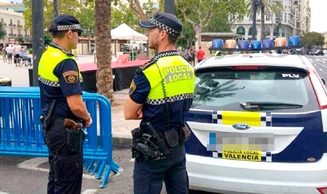 Agentes de la Policía Local de Valencia. / El Correo