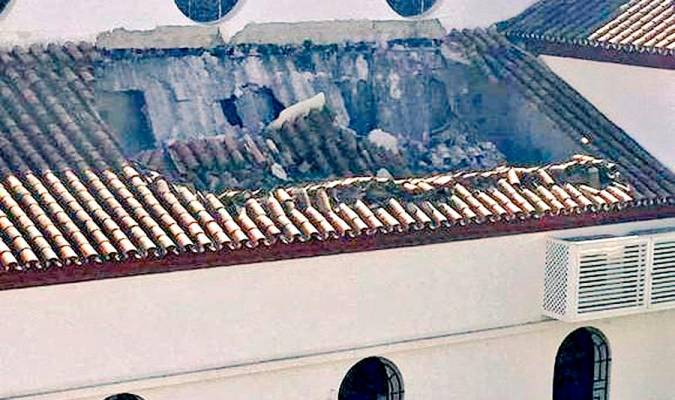 Imagen del techo hundido de la Iglesia del Rosario. / @JesusNavarro