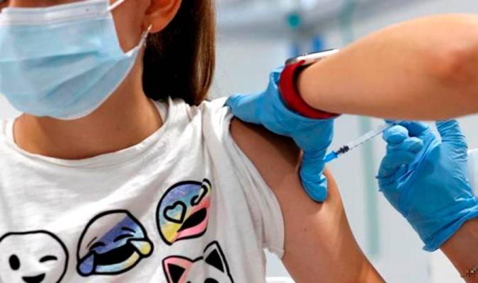 Proceso de vacunación a niños. / EFE