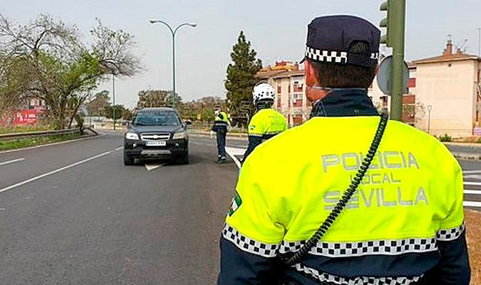 Control de la Policía Local de Sevilla. / El Correo