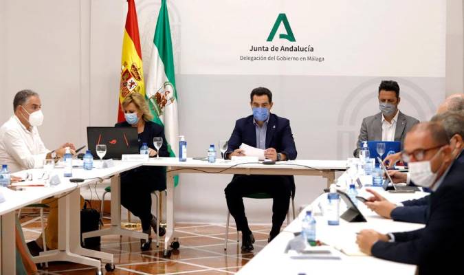 Imagen de archivo del presidente de la Junta, Juanma Moreno, en la reunión del Comité de Expertos. / El Correo