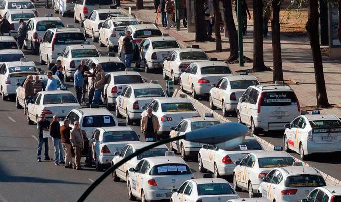 Concentración de protesta de taxistas. / El Correo