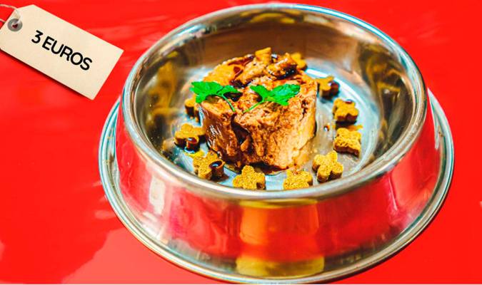 Un plato para perros: Gelatina de carne de caza con crispy crujiente, en la Ruta de la Tapa de Espartinas