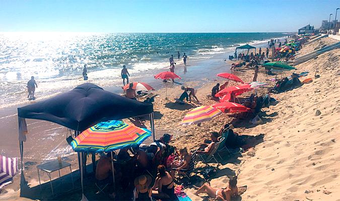 Imagen de @armiger13 en twitter quejándose del estado de la playa en Matalascañas.