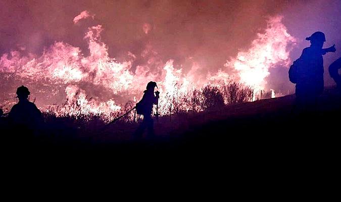 Imagen de archivo de un incendio en la provincia de Sevilla. / El Correo