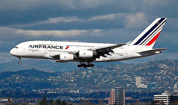 Un avión de la aerolínea Air France. / El Correo