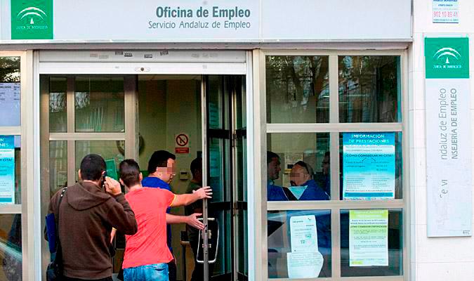 Oficina de empleo en Sevilla. / El Correo