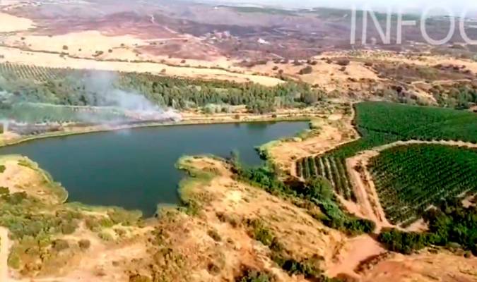 Incendio en el embalse del Taraje, en Cantillana (Vídeo: Plan Infoca)