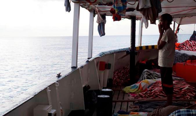 El 'Open Arms' inicia el regreso a España y la ONG estudiará si repara o sustituye el barco