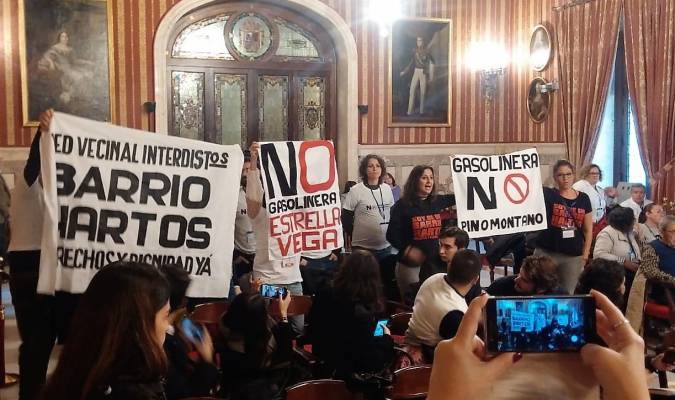 El Pleno secunda la petición vecinal de «paralizar» la gasolinera de Pino Montano