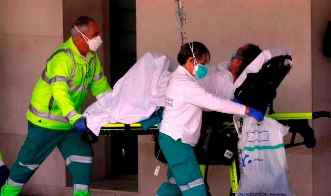 España supera las 10.000 muertes tras otro récord diario de 950 fallecidos
