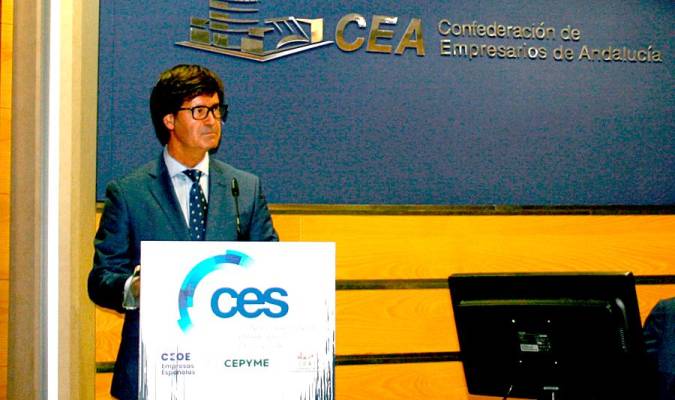 Miguel Rus, reelegido presidente de la CES. / El Correo