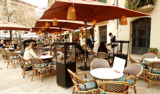 Una terraza de una cafetería. / Isaac Buj - E.P.