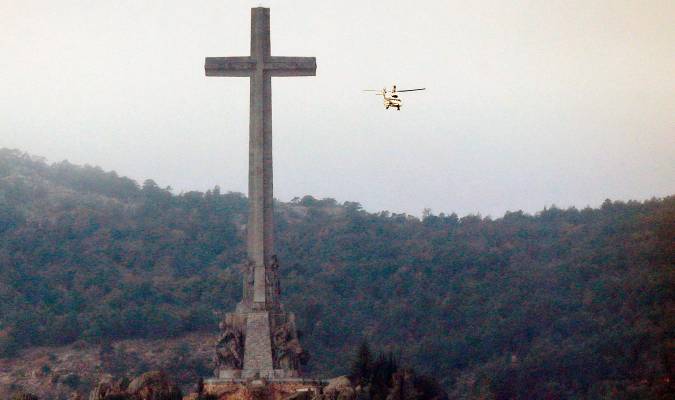 Imagen de archivo de una vista de la cruz del Valle de Cuelgamuros, anteriormente conocido como Valle de los Caídos. EFE/Chema Moya