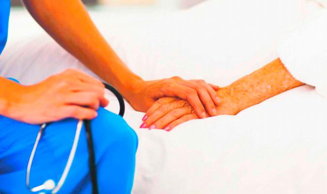 Frente a la Ley de eutanasia, los colectivos piden garantizar unos cuidados paliativos de calidad