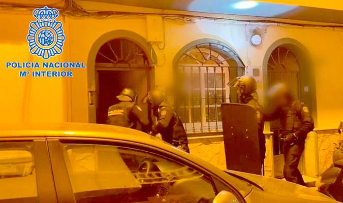 Cuatro detenidos y 300 kilos de hachís incautados en una operación policial en Algeciras.