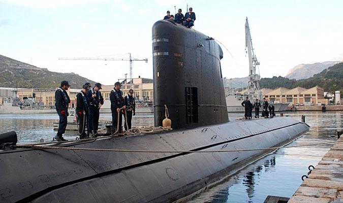 El submarino de La Armada ‘Tramontana’ llega al Muelle de las deelicias a las 18.00 horas. / EFE