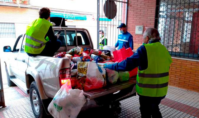 Imagen de la recogida de alimentos en la Caravana Solidaria del mes de abril.