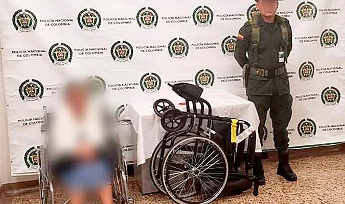 Imagen de la anciana detenida junto con la silla de ruedas. / @acuariotv