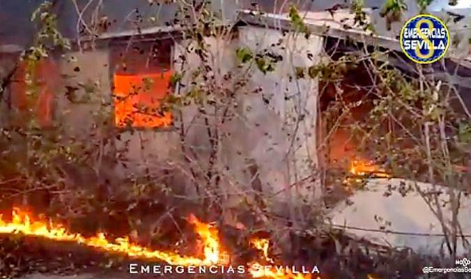 Imagen del incendio. / Emergencias Sevilla
