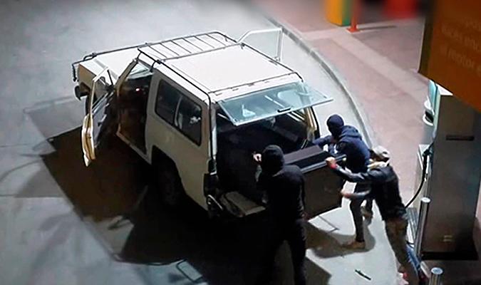  Imagen de uno de los asaltos a una gasolinera. / El Correo