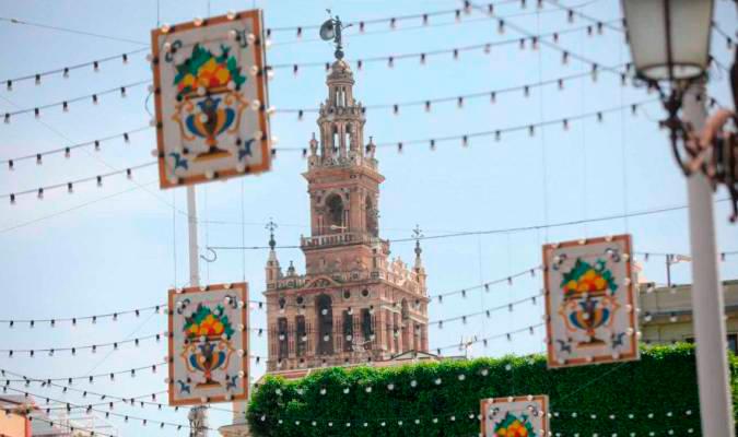 Sevilla comienza a armar su portada de Feria