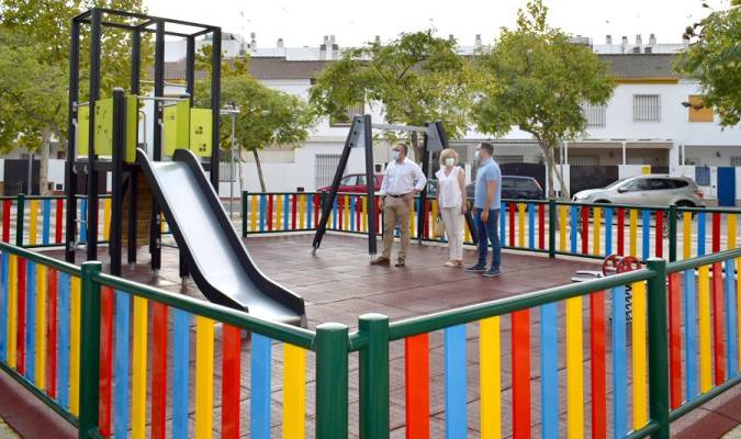 Inauguración reciente de un parque infantil en Los Palacios. / El Correo 