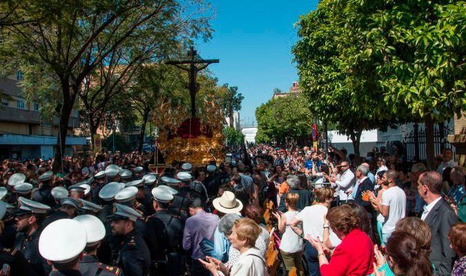 La banda de cornetas y tambores del Rosario de Cádiz en su estreno tras el Cristo de la Sed. / Diego Arenas