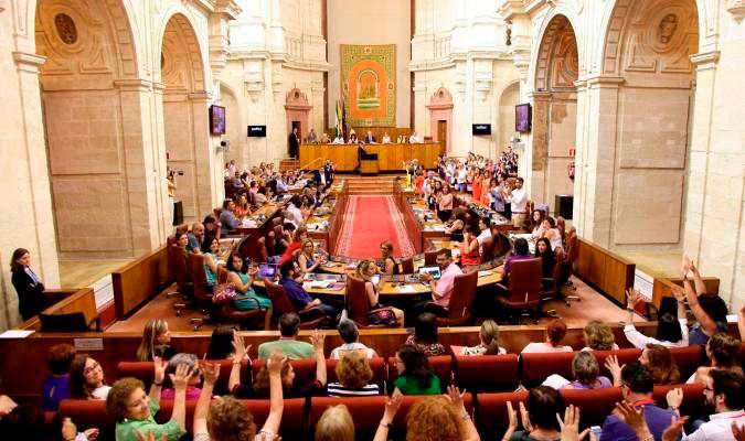 El Parlamento andaluz suspende su actividad esta semana