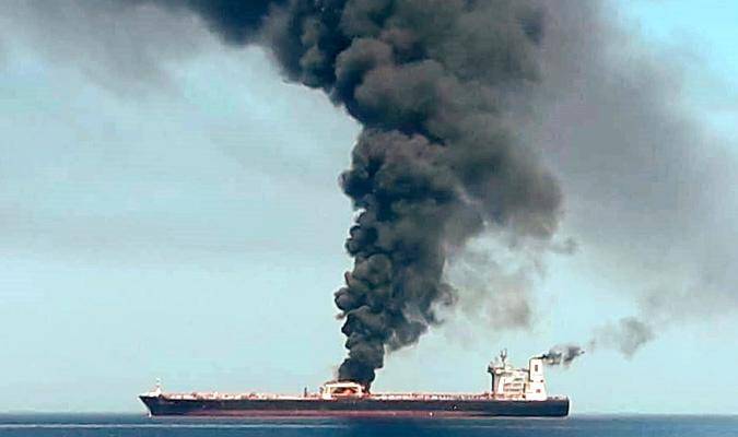 Imagen que muestra el buque petrolero noruego Front Altair, uno de los atacados. EFE/ Irib News 