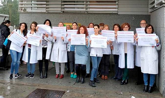 Foto de una protesta en un centro de salud de Sevilla. / E.P.