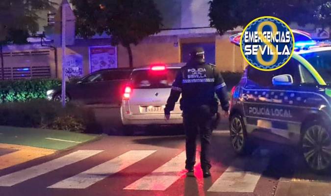 La Policía Local en el lugar del atropello. / Emergencias Sevilla