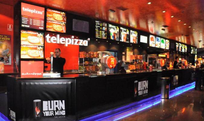 Denuncian a un cine de Sevilla por impedir la entrada con comida del exterior