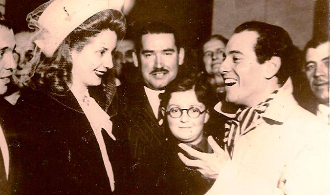 Niño de Marchena con Eva Duarte de Perón. / El Correo