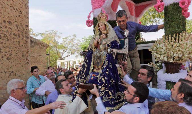 Momento en el que la Virgen de Valme llega a Cuarto. Foto: J.L.M.