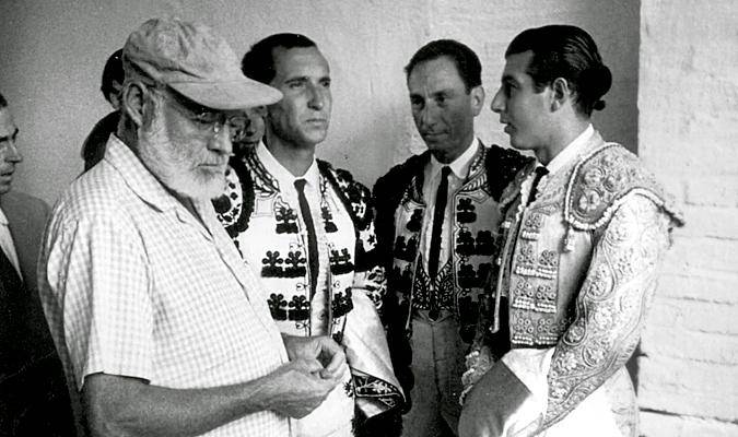 Ernest Hemingway y Luis Miguel Dominguín (2i). / El Correo