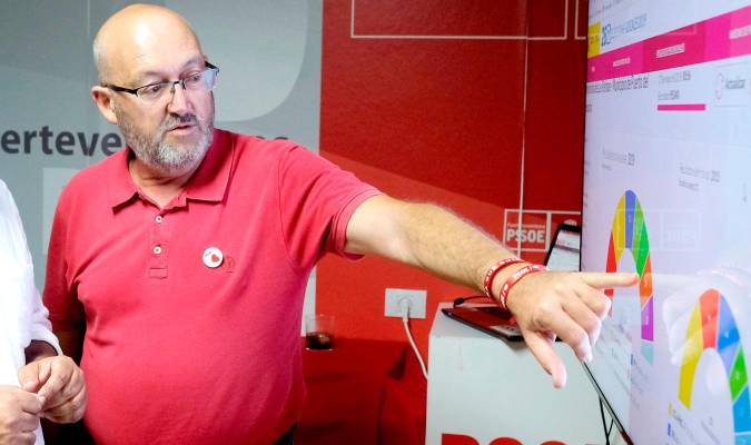 El diputado del PSOE en el Congreso por Las Palmas Juan Bernardo Fuentes Curbelo, principal implicado en la trama. EFE/Carlos de Saá