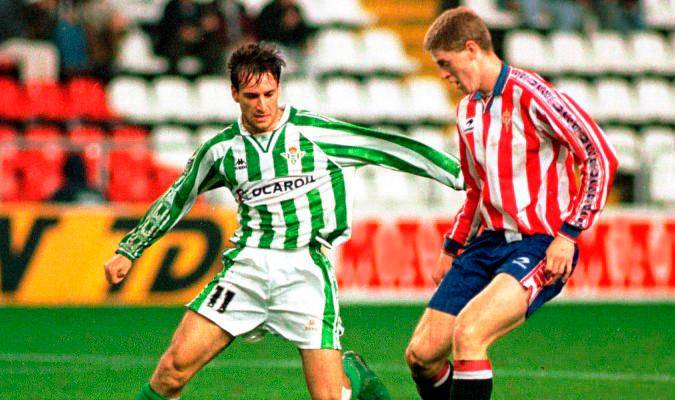 Alfonso, durante el Sporting-Betis de la 96-97. / Archivos El Correo de Andalucía