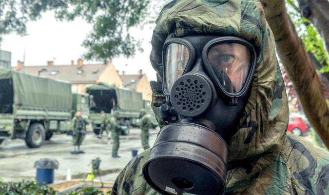 España trajes para el contra agentes radioactividad y guerra química